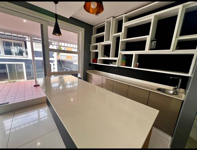 4 BEDROOM FREESTANDING FOR SALE IN WINDERMERE